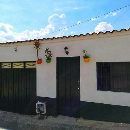 Hospedaje Los Capuchinos Socorro Exterior foto